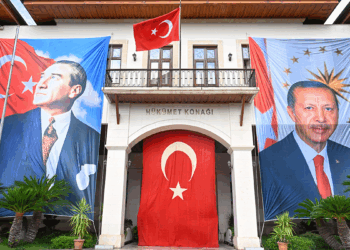 Cumhuriyet'e tanıklık eden Türk bayrağı