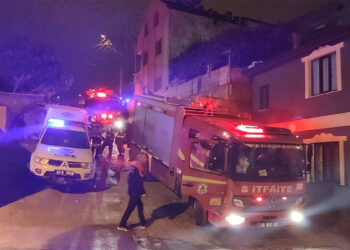 Denizli'de tek katlı evin tavanı çöktü; 6 yaralı