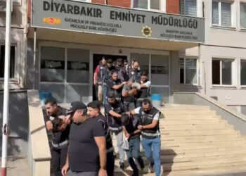 Diyarbakır merkezli 13 ilde silah kaçakçılığı operasyonunda 19 tutuklama