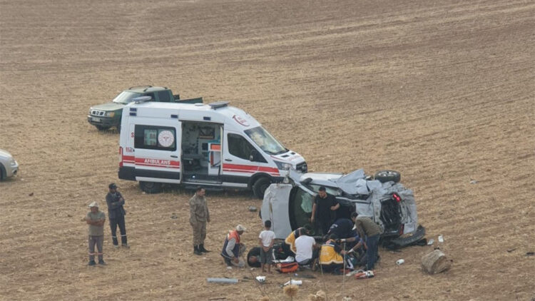 Diyarbakır'da otomobil şarampole yuvarlandı: 1 ölü, 3 ağır yaralı