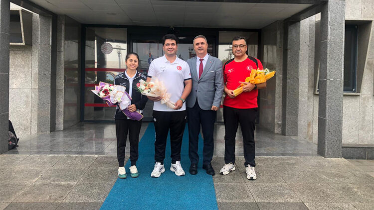 Emircan Haney çiçeklerle karşılandı