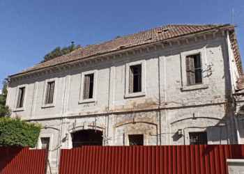 Depremde hasar gören 125 yıllık İskenderun Lisesi'nde restorasyon başladı