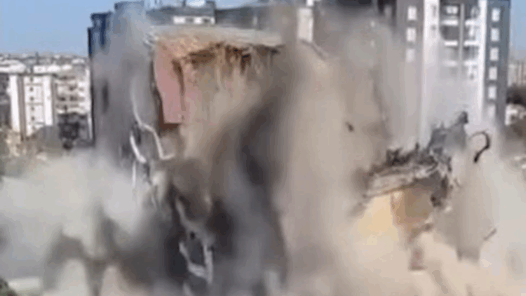 Diyarbakır’da 11 katlı bina yıkım sırasında çöktü