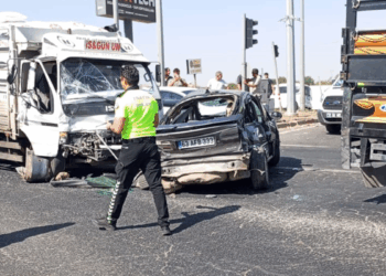 Diyarbakır'da 6 aracın karıştığı zincirleme kazada 12 kişi yaralandı
