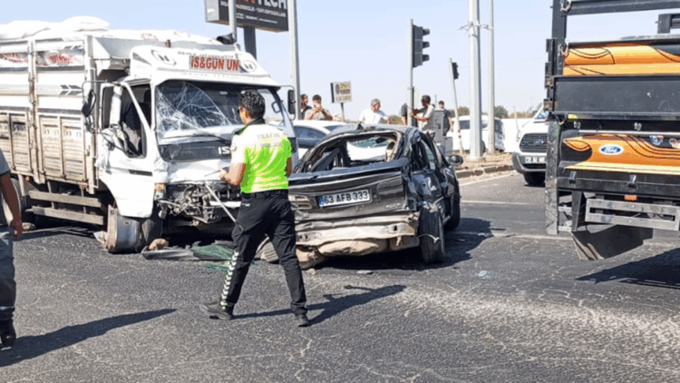 Diyarbakır'da 6 aracın karıştığı zincirleme kazada 12 kişi yaralandı