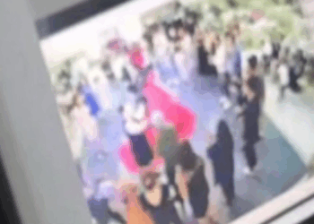 Düğün salonundaki dev avize, pistte dans eden gelinin üzerine düştü