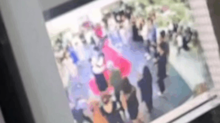 Düğün salonundaki dev avize, pistte dans eden gelinin üzerine düştü