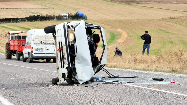 Edirne'de 2 otomobil kazaya karıştı; 3 yaralı