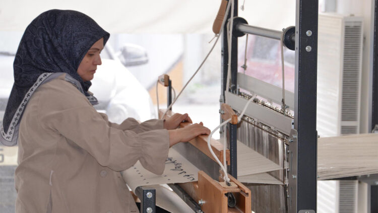 Ehramı sandıktan çıkarıp kadınlara iş kapısı haline getirdi