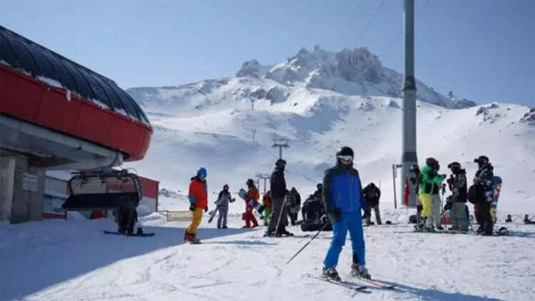 Erciyes Kayak Merkezi her yıl milyonlarca turisti ağırlıyor