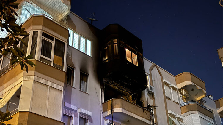 Yatalak hasta evde çıkan yangında yaşamını yitirdi