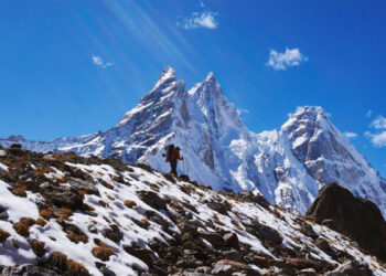 Everest Dağı'nda kar fırtınası nedeniyle 1000 kişi mahsur kaldı