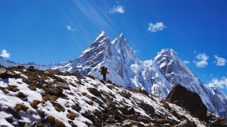 Everest Dağı'nda kar fırtınası nedeniyle 1000 kişi mahsur kaldı