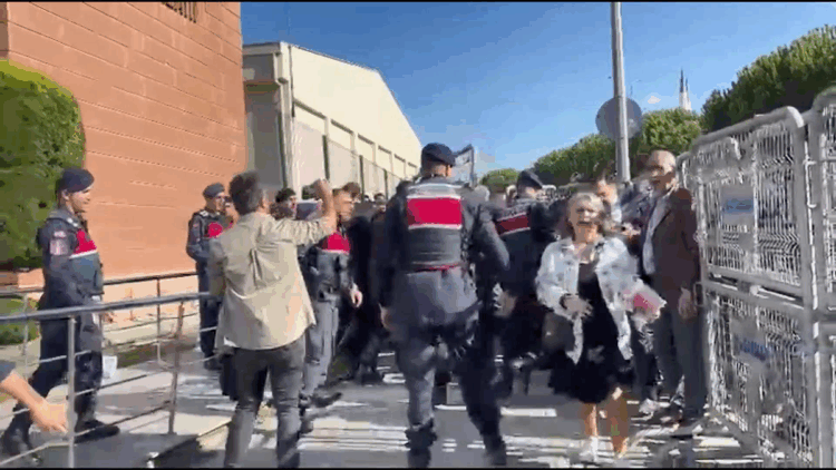 Ekrem İmamoğlu'nun 'sahte diploma' davası ertelendi