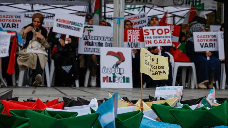 Eminönü’nde Gazze için özgürlük nöbeti