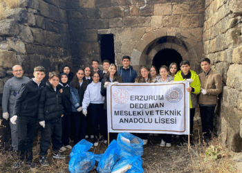 Erzurum'da öğrencilerden ecdada vefa; tarihi tabyaları temizlediler
