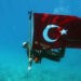 Fethiye'de su altında Cumhuriyet kutlaması