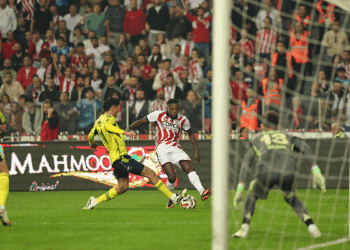 Fenerbahçe, Samsunspor ile 0-0 berabere kaldı
