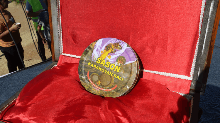 Festivalde açık artırmaya sunulan 1 kilo Sason balı, 340 bin liraya alıcı buldu