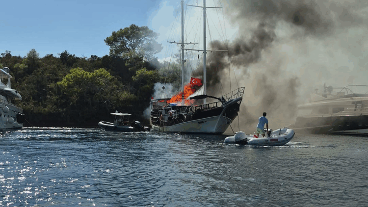 Fethiye'de tekne yangını