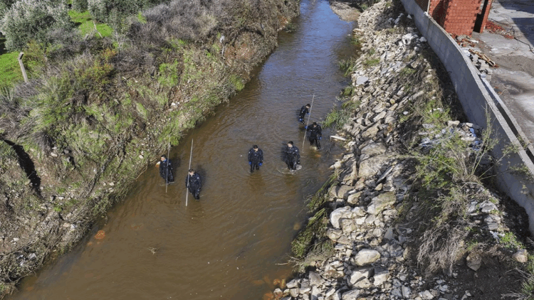 Foça'daki selde kaybolan kişinin cansız bedenine ulaşıldı