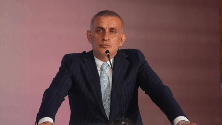 Futbolun kutsal çizgileri, birilerinin menfaat oyun alanı değildir