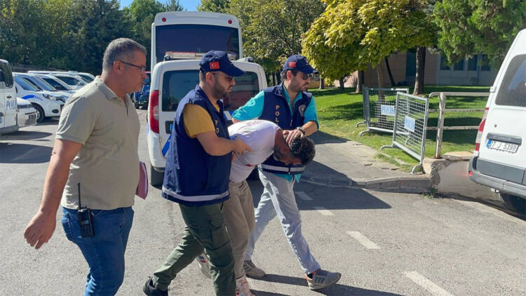Tartıştığı ağabeyini öldüren şüpheli adliyede; cinayet anı kamerada
