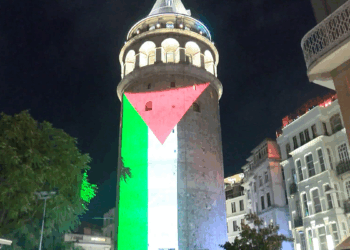 Galata Kulesi'ne Filistin Bayrağı yansıtıldı