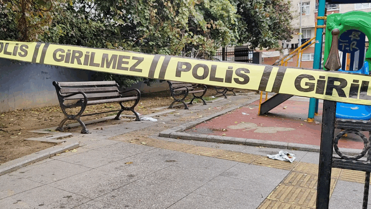 Gaziosmanpaşa'da parkta silahlı saldırı: 17 yaşındaki genç yaralandı