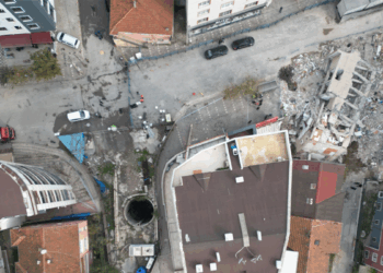 Gebze'de yıkılan binanın yakınındaki 12 bina mühürlendi; 45 aile tahliye edildi