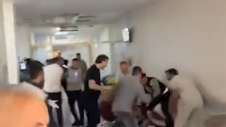 Viranşehir Devlet Hastanesi'nde husumetli 2 aile arasında kavga