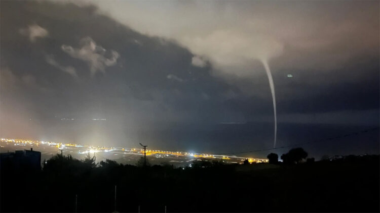 Samandağ'da denizde çıkan hortum kamerada