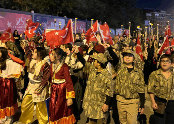 Hatay’da Cumhuriyet Bayramı, fener alayı ile kutlandı