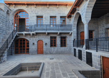'Hendek- barikat olayları'nda zarar gören 117 yapı sahiplerine teslim edildi