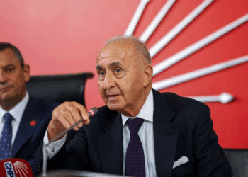Hikmet Çetin hastaneye kaldırıldı