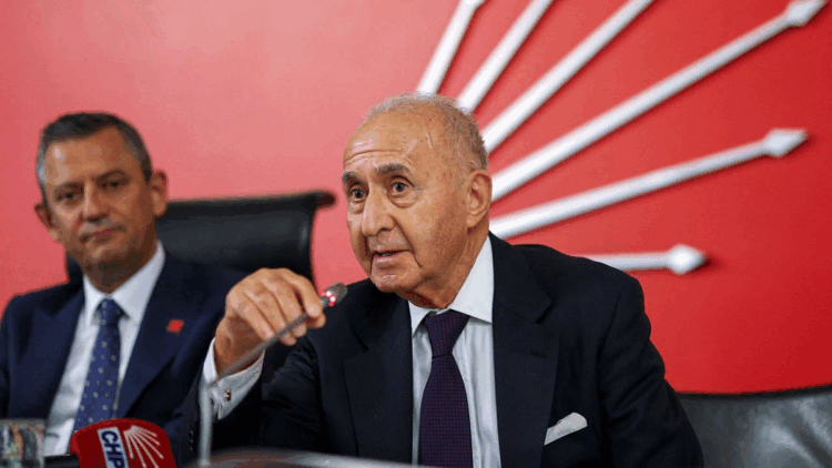 Hikmet Çetin hastaneye kaldırıldı