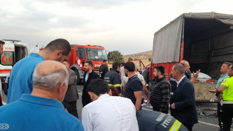 Diyarbakır-Mardin karayolunda kaza; 14 yaralı