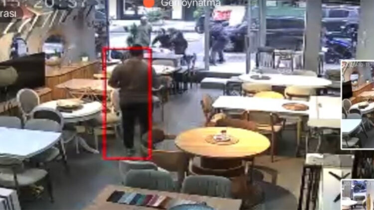 Otomobil restorandan çıkan müşterilerin arasına daldı