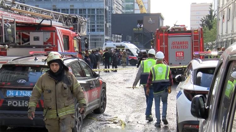 Bahçelievler'de inşaatın yük asansörü düştü; yaralı işçiler var!