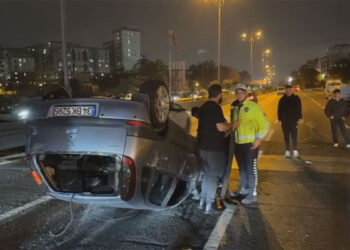 Bayrampaşa'da makas attığı iddia edilen sürücü zincirleme kazaya neden oldu