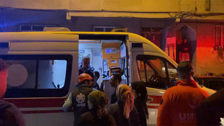 Esenler'de 5 katlı binada yangın: 15 yaralı