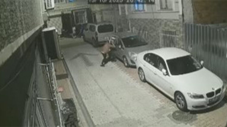 Fatih'te kadını darbedip yerde sürükledi