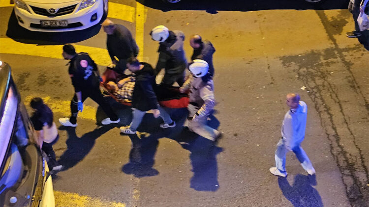 Sultangazi'de boşandığı eski eşinin evine yanıcı madde atıp kaçtı