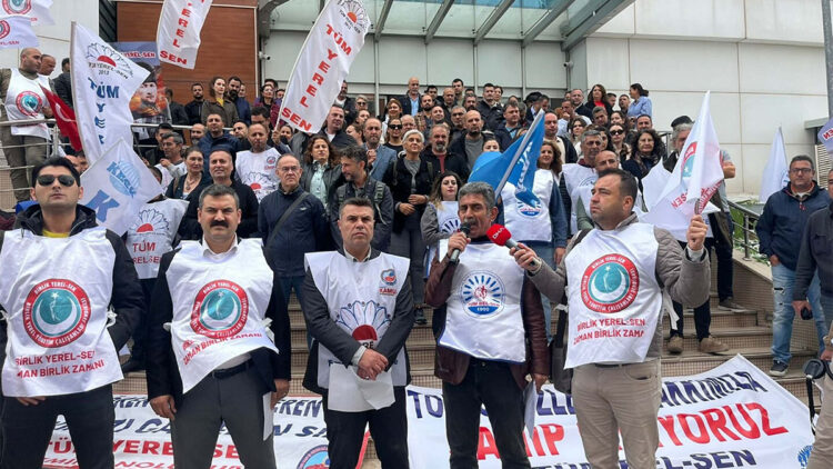 Çiğli Belediyesi memurlarından iş bırakma eylemi