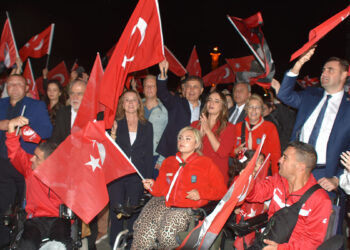İzmir'de Cumhuriyet'in 102'nci yıl coşkusu