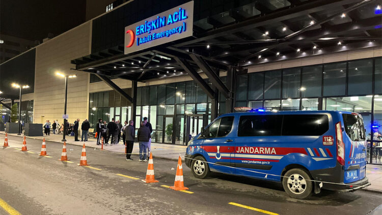 İzmir’de iki grup arasında silahlı kavga: 3 yaralı