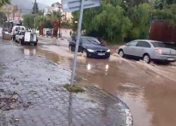 İzmir'in Foça ilçesinde sağanak