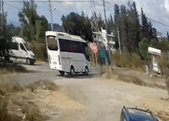 İlkokul öğrencilerini taşıyan minibüs kaza yaptı; 7 yaralı