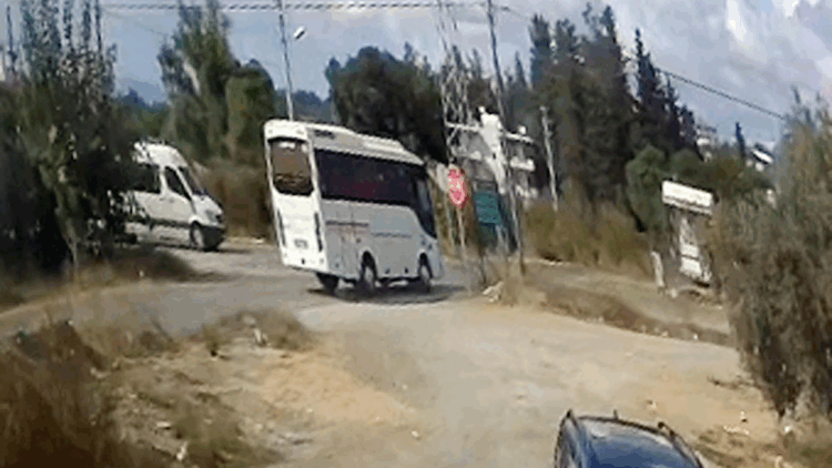 İlkokul öğrencilerini taşıyan minibüs kaza yaptı; 7 yaralı