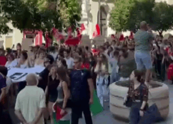 İspanya'da binlerce kişi İsrail'i protesto etti